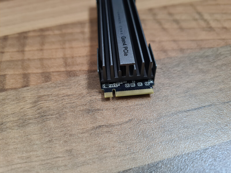 heatsink m.2 2280 Gen4 core QLC mp600 PCIe Corsair SSD.jpg